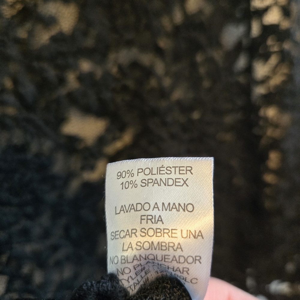 Bell sleeved black lace top - Picture 4 of 4